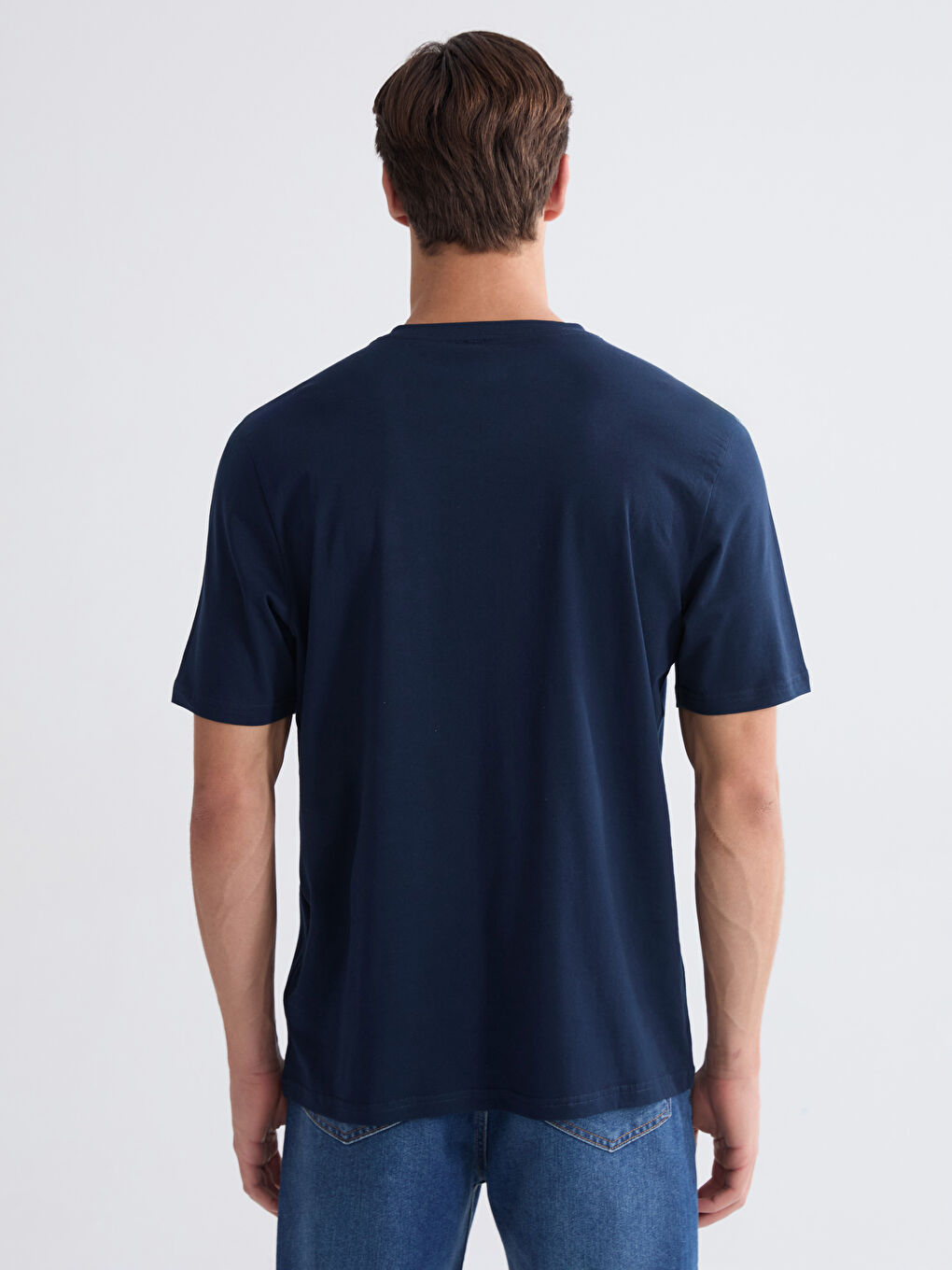 تيشيرت ياقة V كم قصير للرجال-3