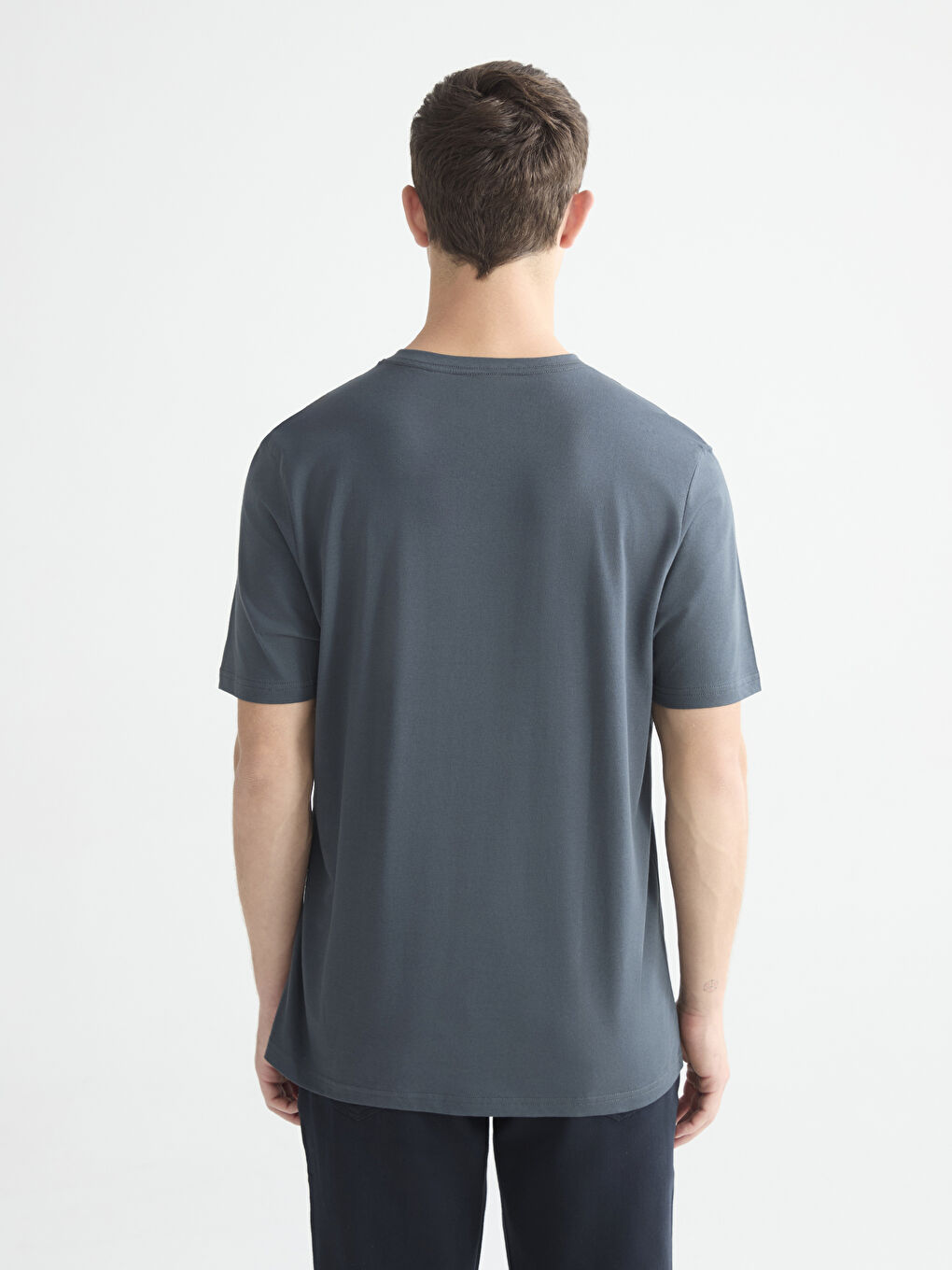 تيشيرت ياقة V كم قصير للرجال-3