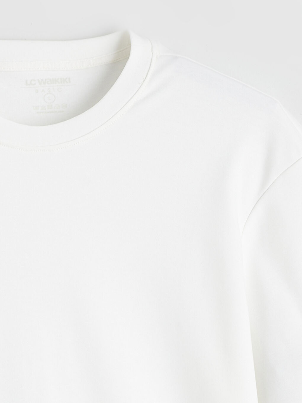 تيشيرت رجالي بياقة دائرية قماش جيرسي-1