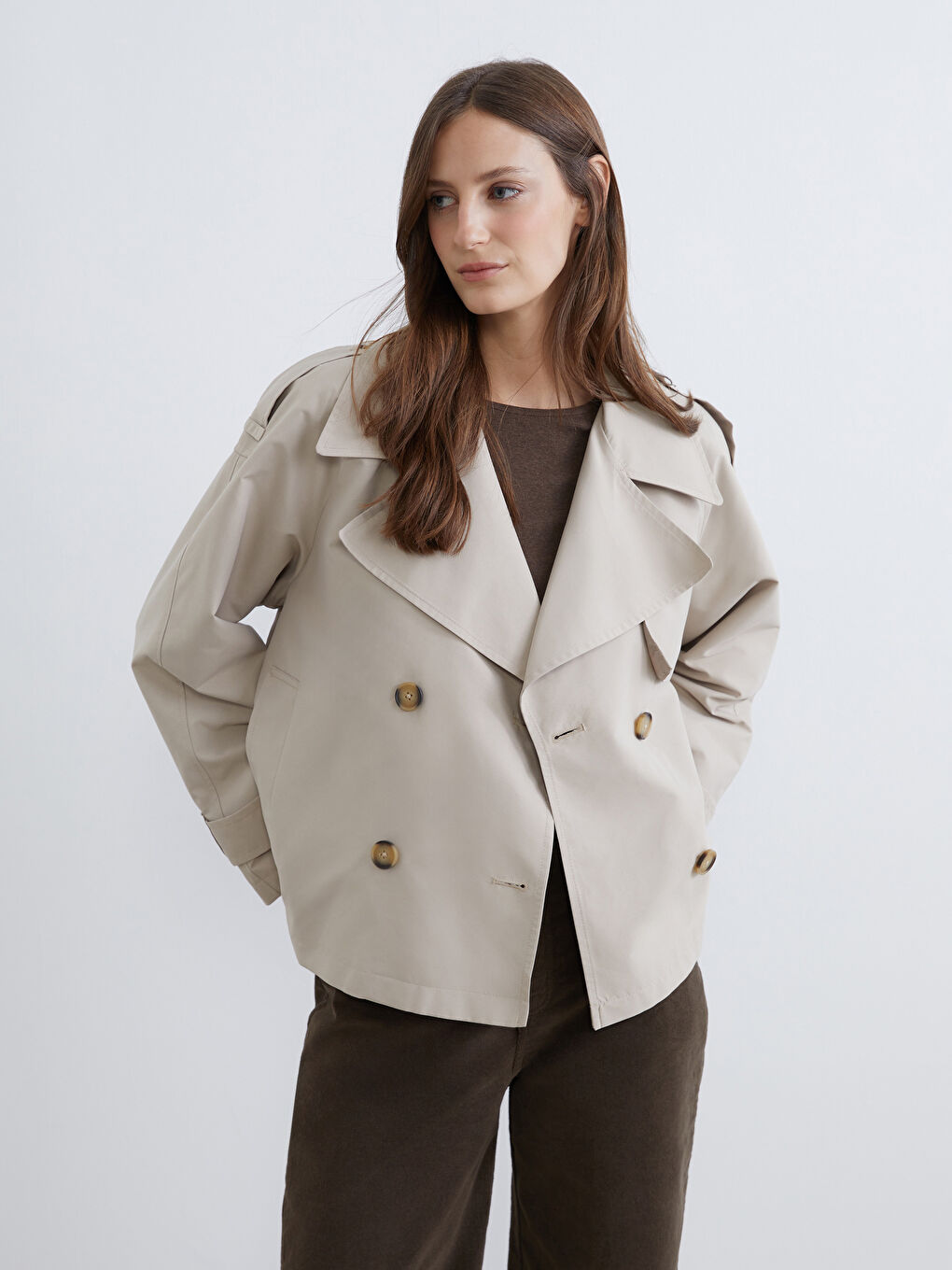 Bej Kruvaze Yaka Oversize Kadın Trençkot