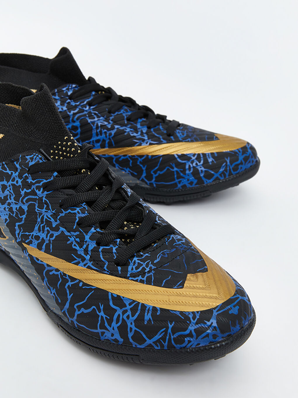 Laced Boys' Soccer Shoes-2