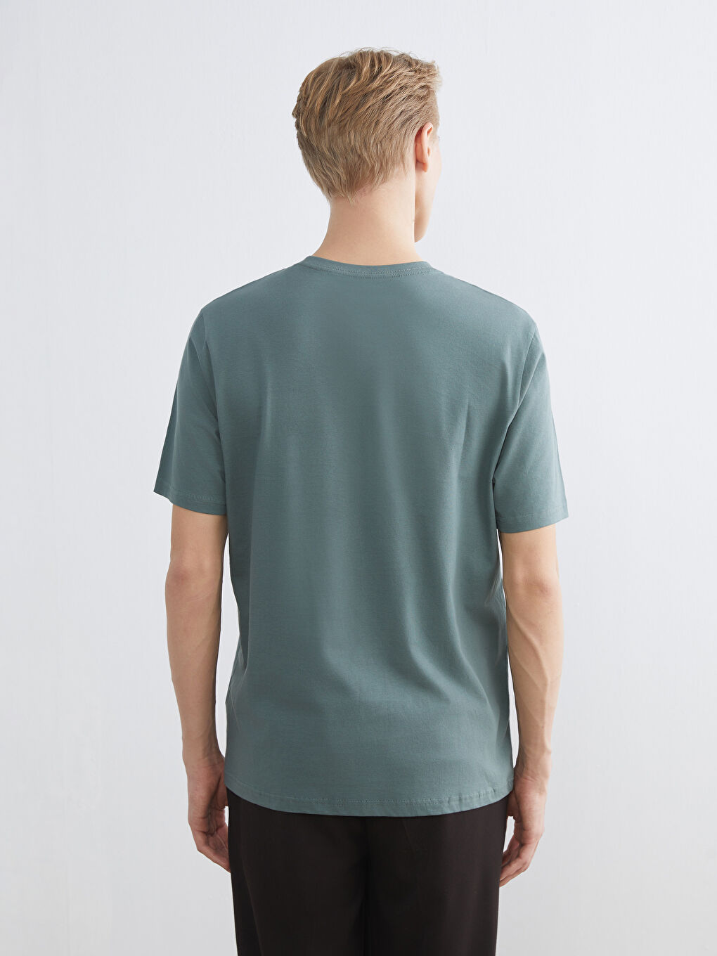 تيشيرت رجالي بياقة دائرية قماش جيرسي-3