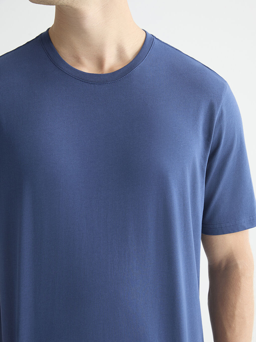 تيشيرت رجالي بياقة دائرية قماش جيرسي-2