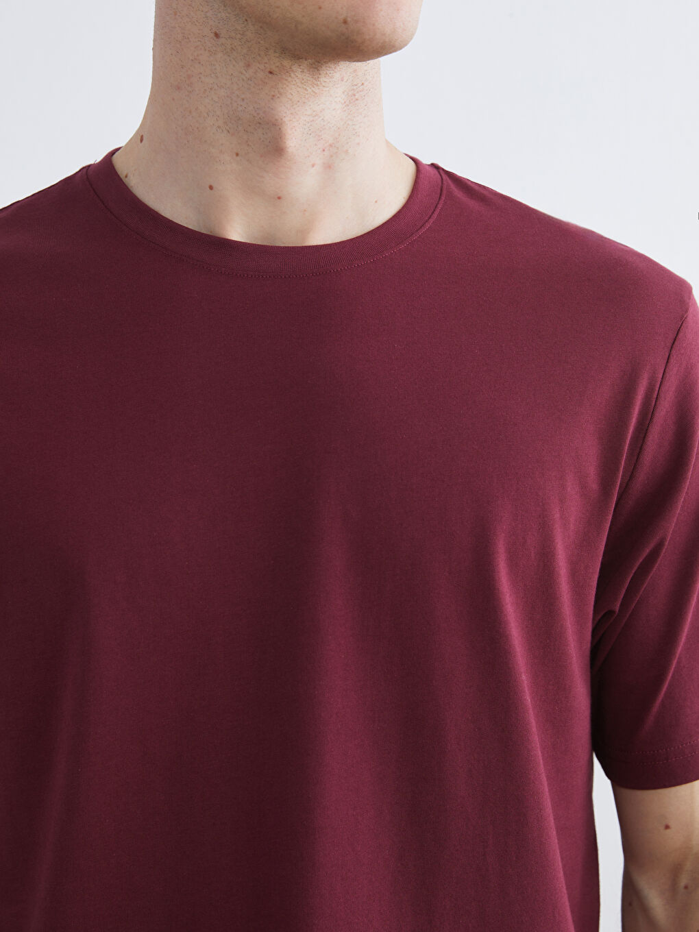 تيشيرت رجالي بياقة دائرية قماش جيرسي-2