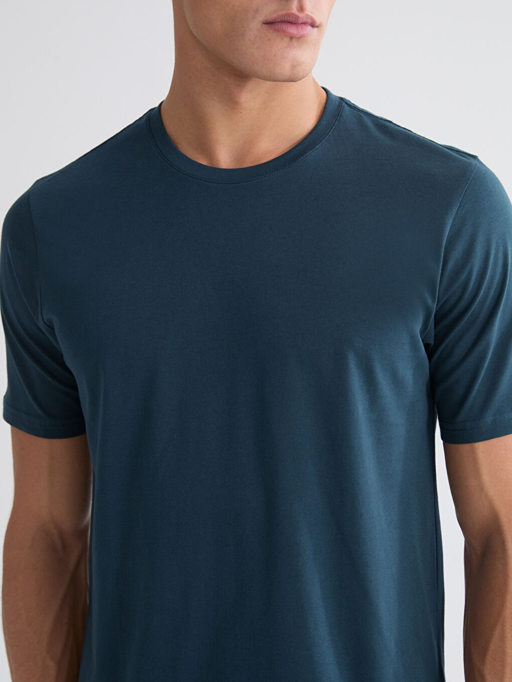 تيشيرت رجالي بياقة دائرية قماش جيرسي-2