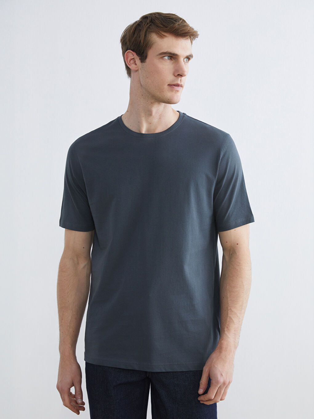 تيشيرت رجالي بياقة دائرية قماش جيرسي