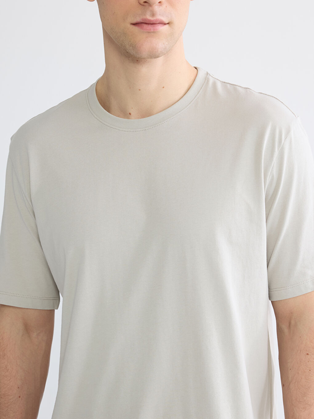 تيشيرت رجالي بياقة دائرية قماش جيرسي-2