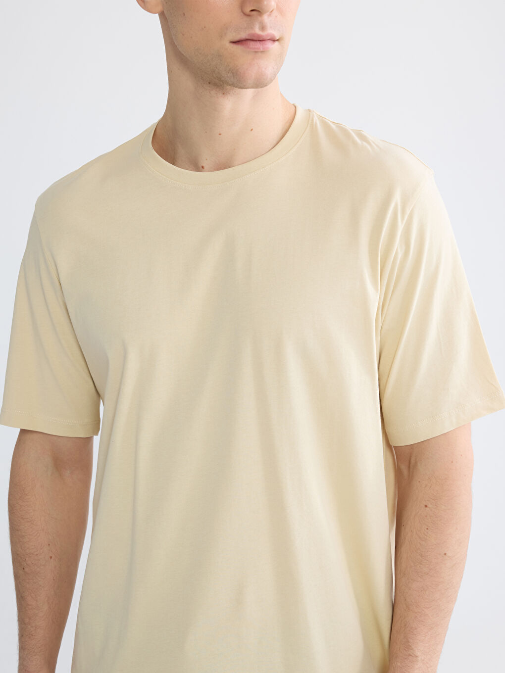 تيشيرت رجالي بياقة دائرية قماش جيرسي-2