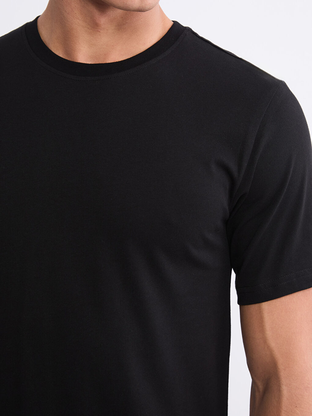 تيشيرت ياقة دائرية للرجال-2