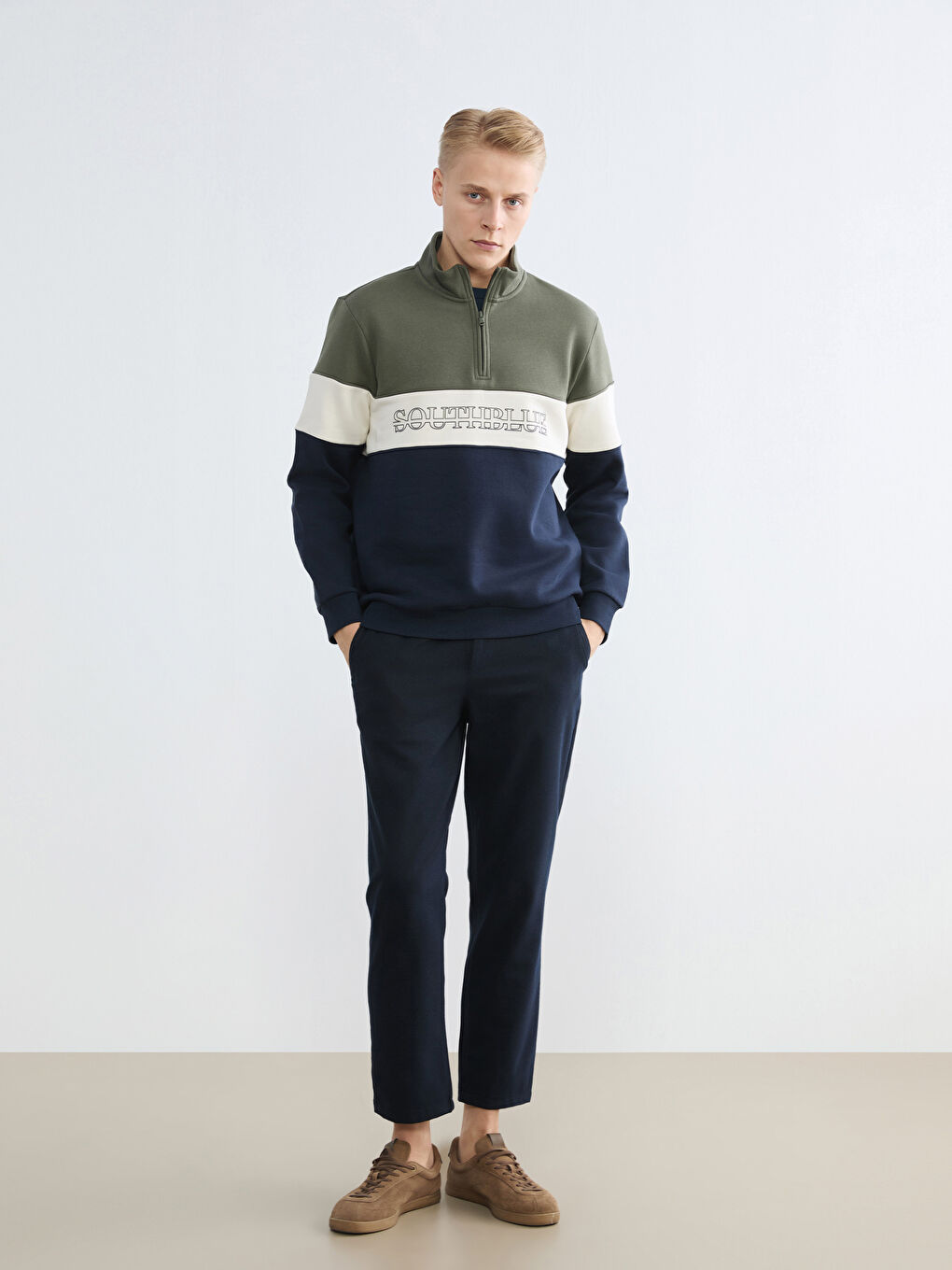 Ανδρικό Φούτερ με Ψηλό Λαιμό και Χρωματικό Μπλοκ-2