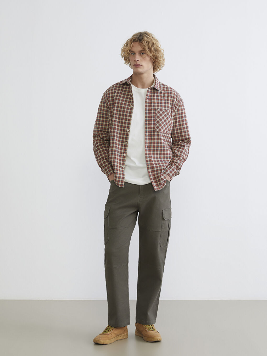 قميص للرجال بنمط المربعات بمقاس عادي-3