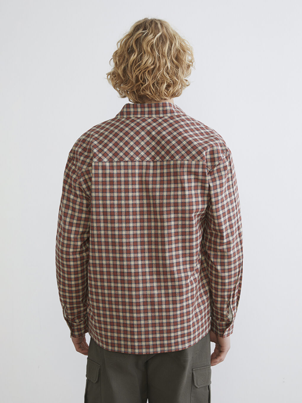 قميص للرجال بنمط المربعات بمقاس عادي-5