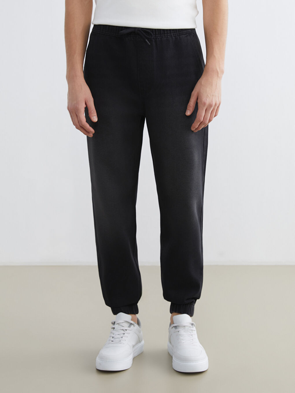 მამაკაცები შავი ჯინსი-1