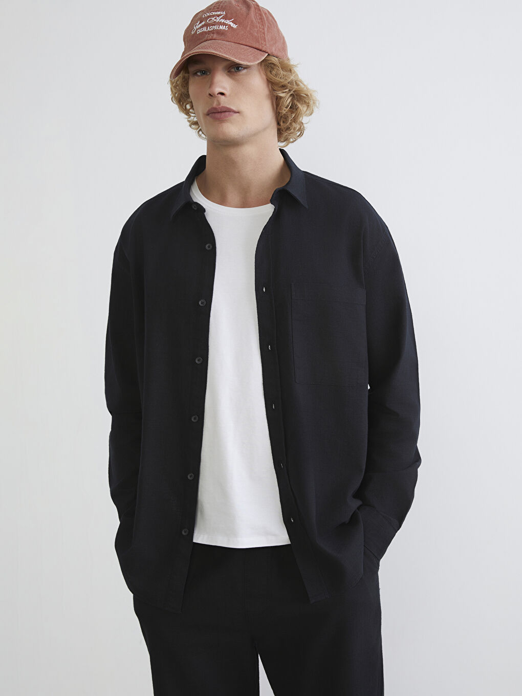 Siyah Regular Fit Erkek Keten Görünümlü Gömlek