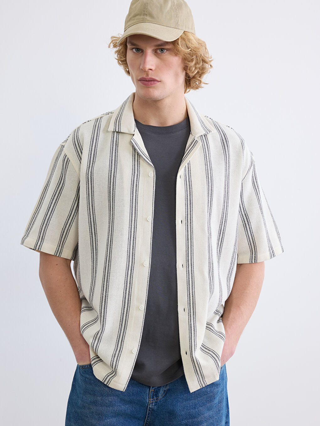 Beyaz Regular Fit Resort Yaka Çizgili Erkek Gömlek