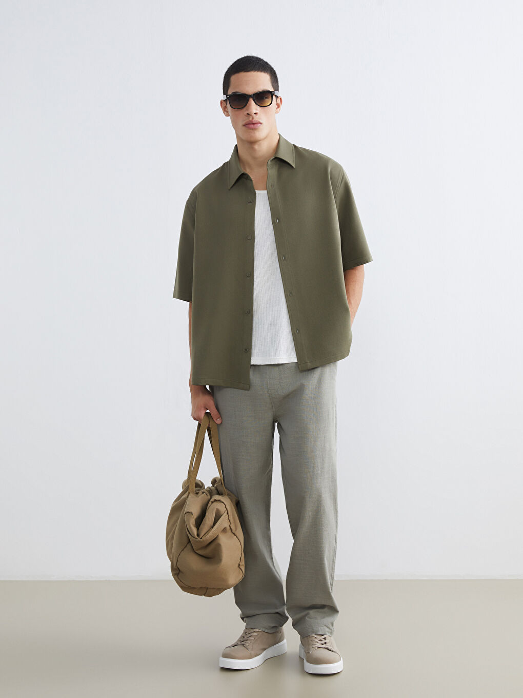 قميص رجال واسع شوية من قماش التويل-1