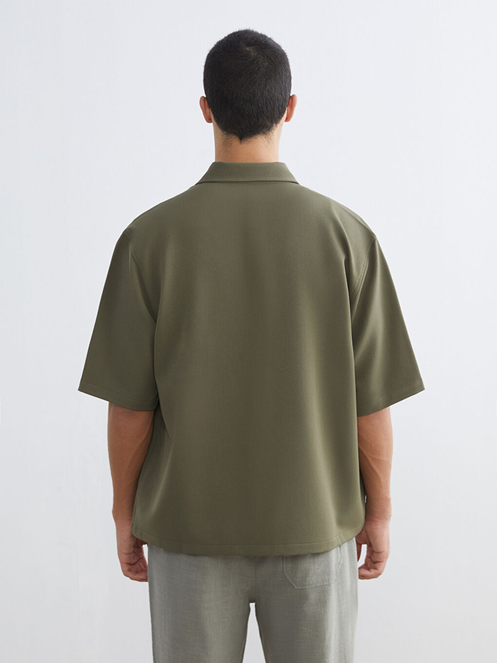 قميص رجال واسع شوية من قماش التويل-3