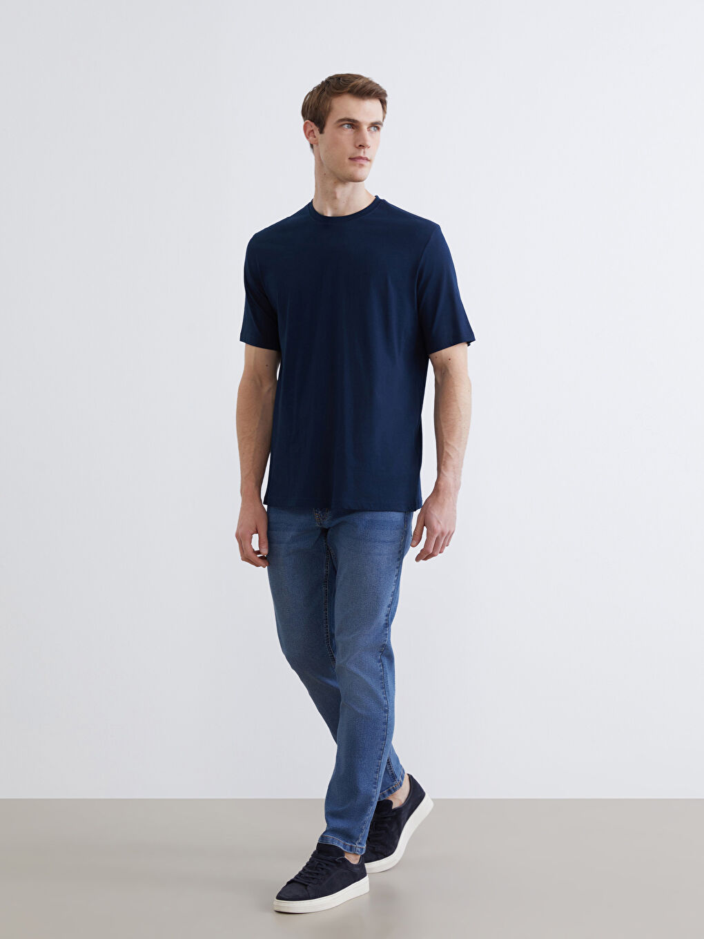 მამაკაცები მუქი ლურჯი ჯინსი