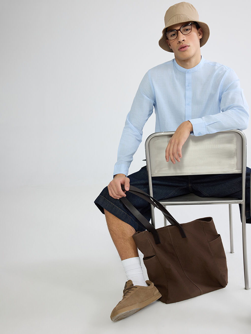 قميص بوبلين للرجال بملاءمة عادية وياقة جرانداد