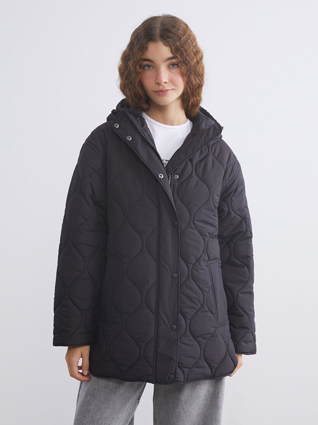 Siyah Kapüşonlu Kapitone Oversize Kadın Şişme Mont	