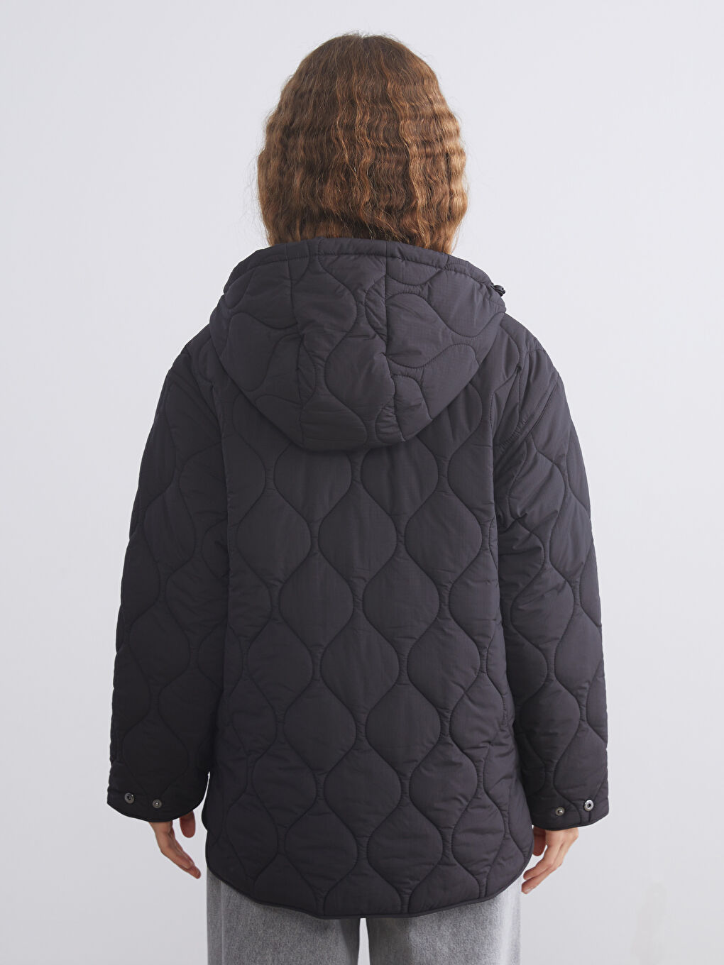 Siyah Kapüşonlu Kapitone Oversize Kadın Şişme Mont	-4