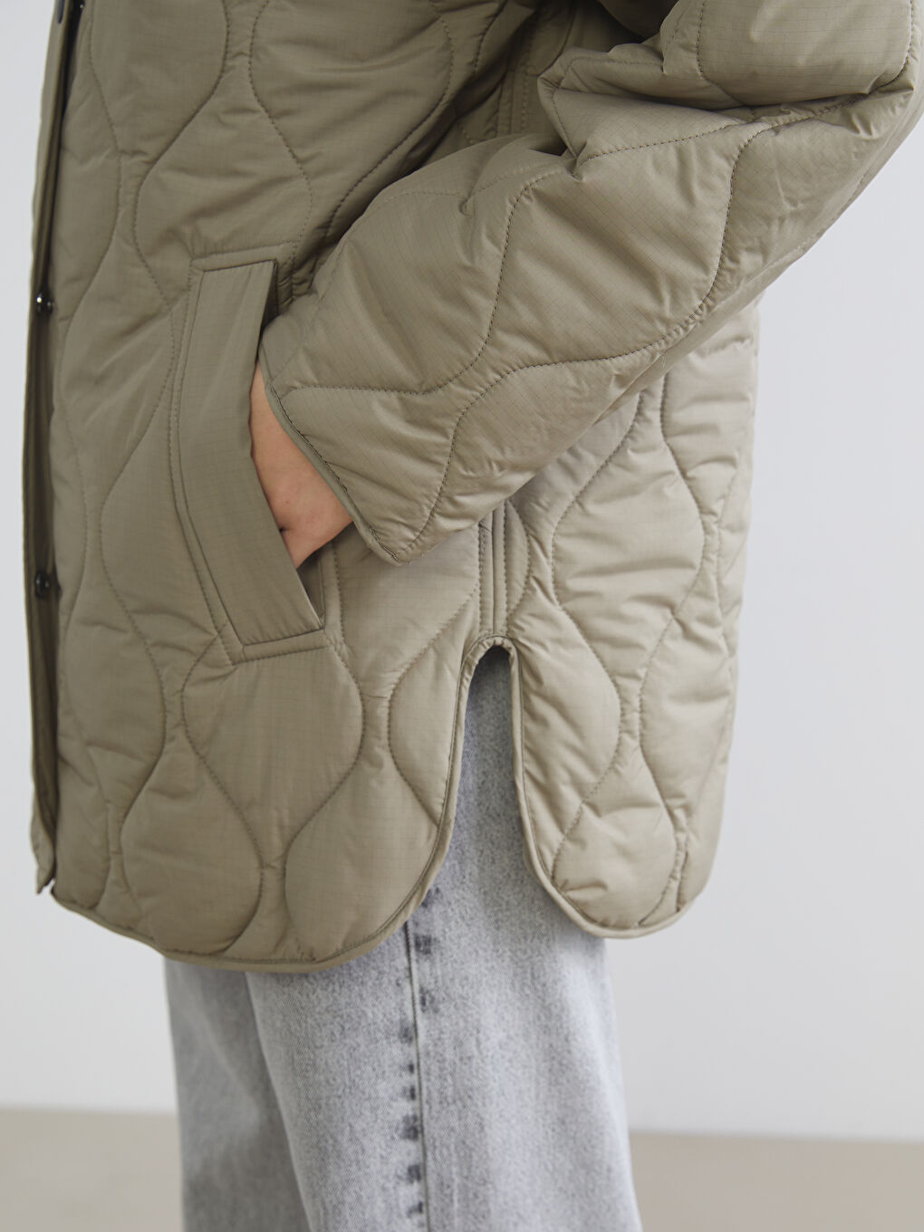 Haki Kapüşonlu Kapitone Oversize Kadın Şişme Mont	-2