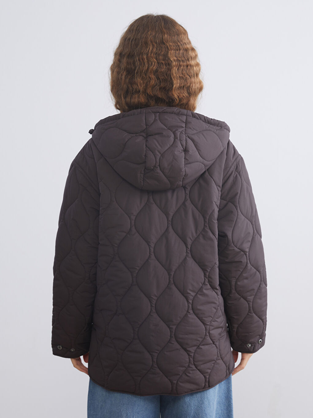 Kahverengi Kapüşonlu Kapitone Oversize Kadın Şişme Mont	-4