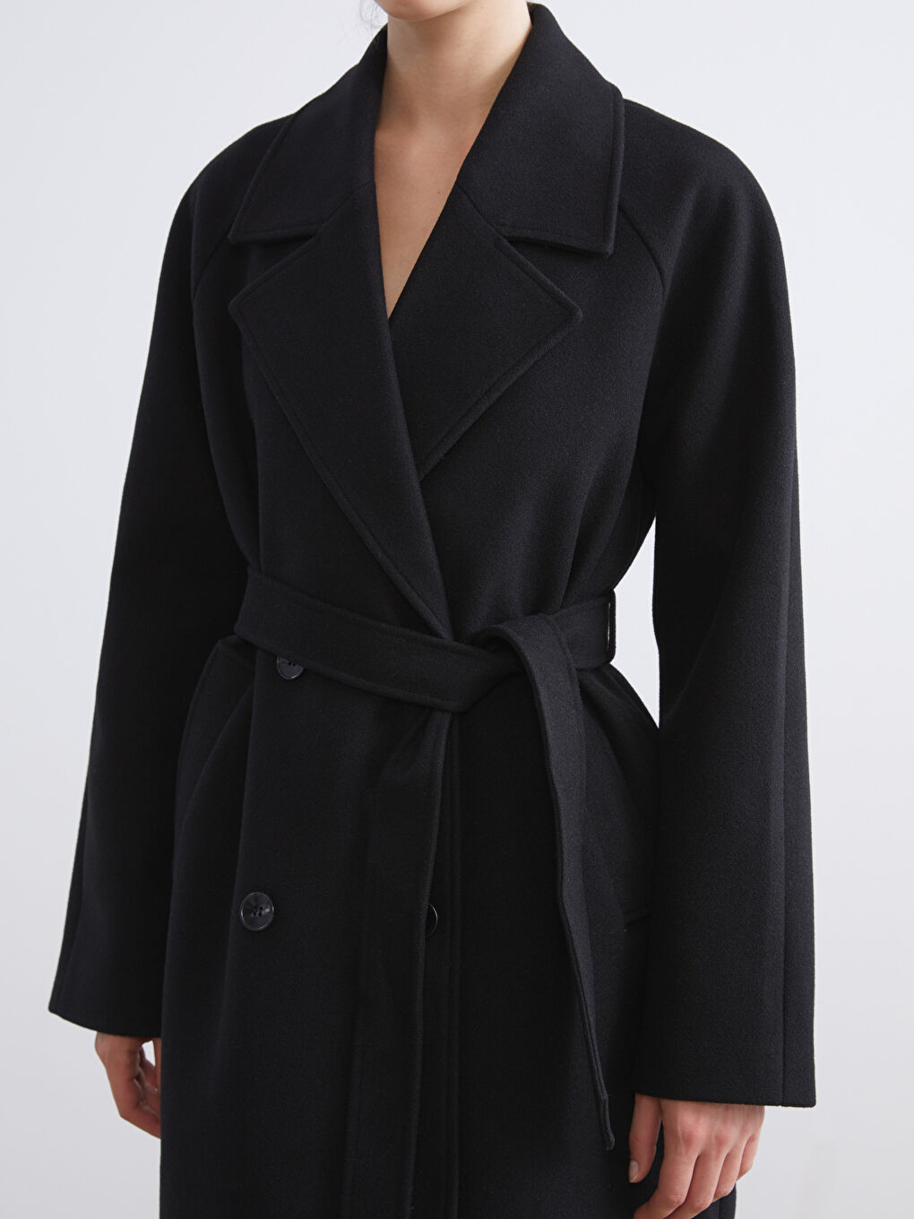 Siyah Beli Kemerli Kruvaze Yaka Kadın Kaşe Kaban-2