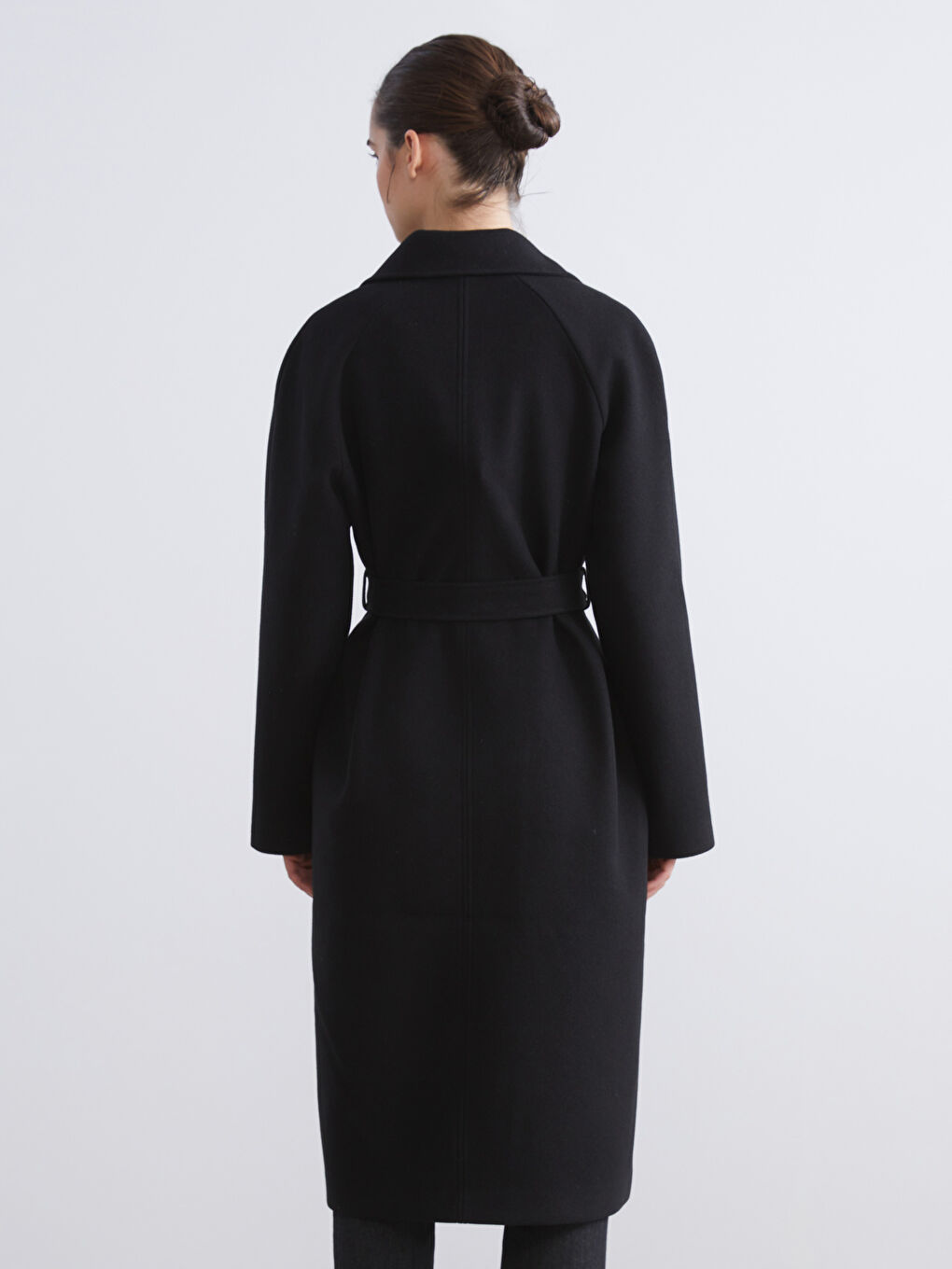 Siyah Beli Kemerli Kruvaze Yaka Kadın Kaşe Kaban-4