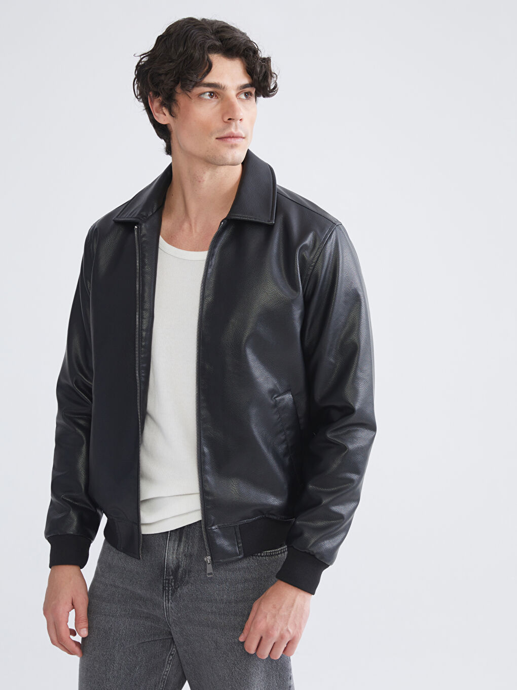 Siyah Standart Kalıp Gömlek Yaka Erkek Deri Görünümlü Mont