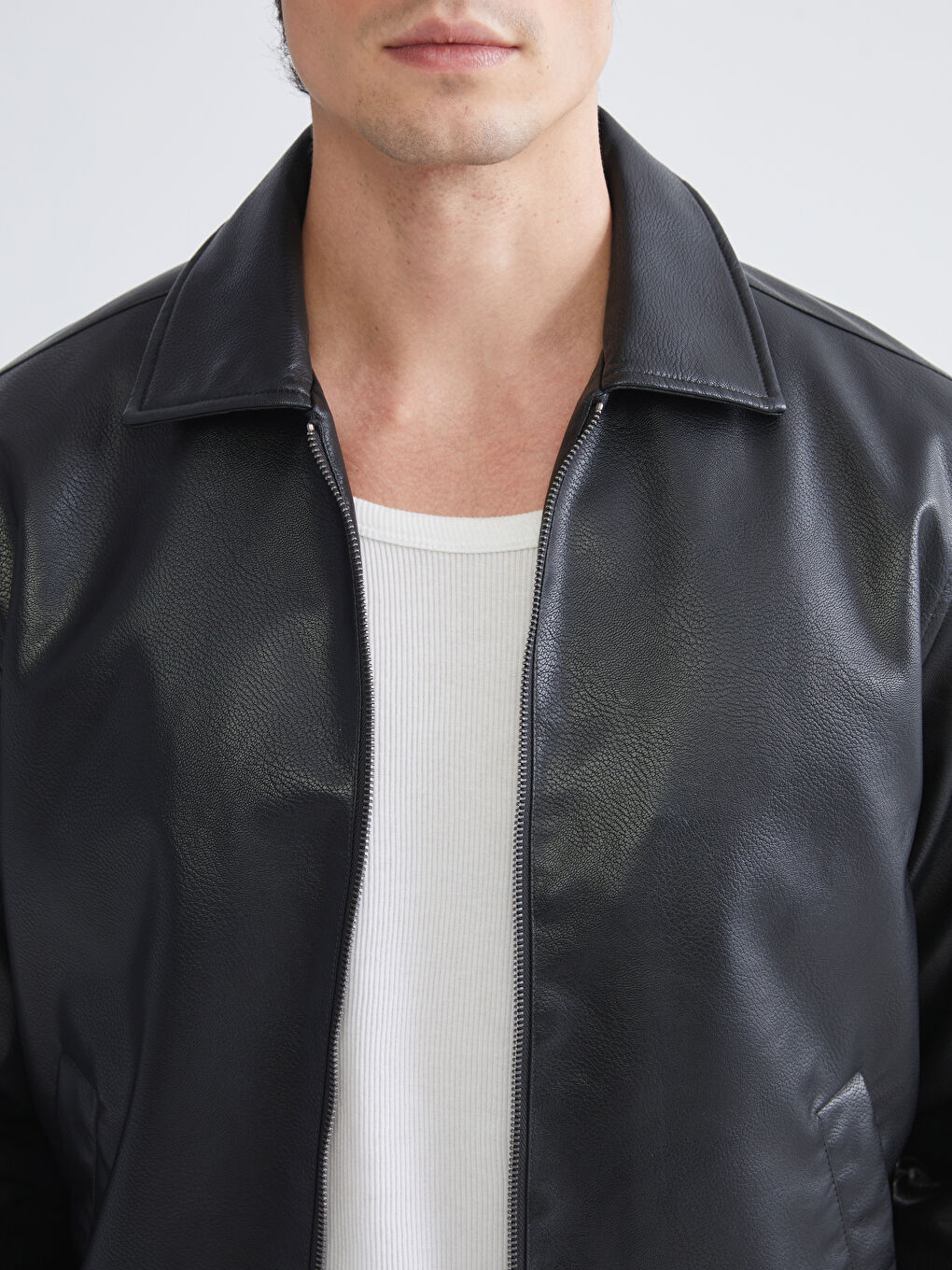 Siyah Standart Kalıp Gömlek Yaka Erkek Deri Görünümlü Mont-2