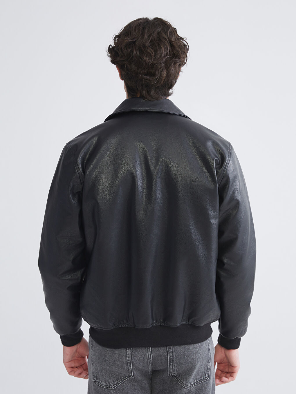 Siyah Standart Kalıp Gömlek Yaka Erkek Deri Görünümlü Mont-4