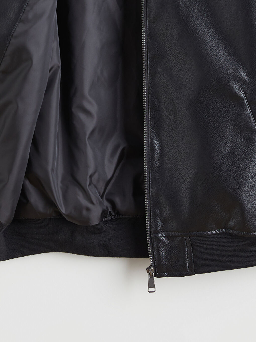 Siyah Standart Kalıp Gömlek Yaka Erkek Deri Görünümlü Mont-6