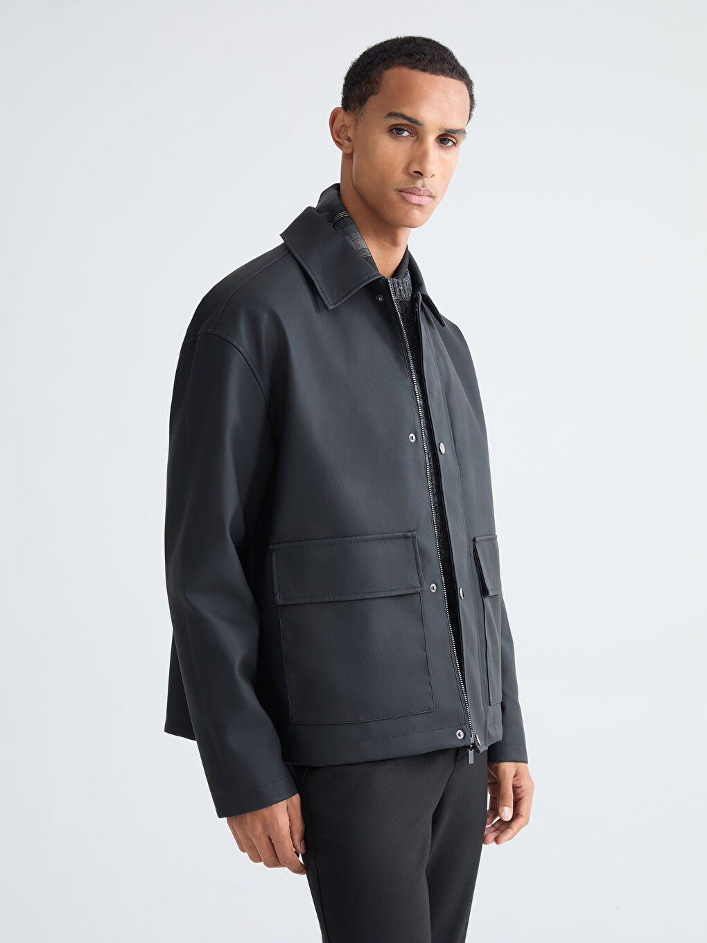 Siyah Standart Kalıp Erkek Deri Görünümlü Mont