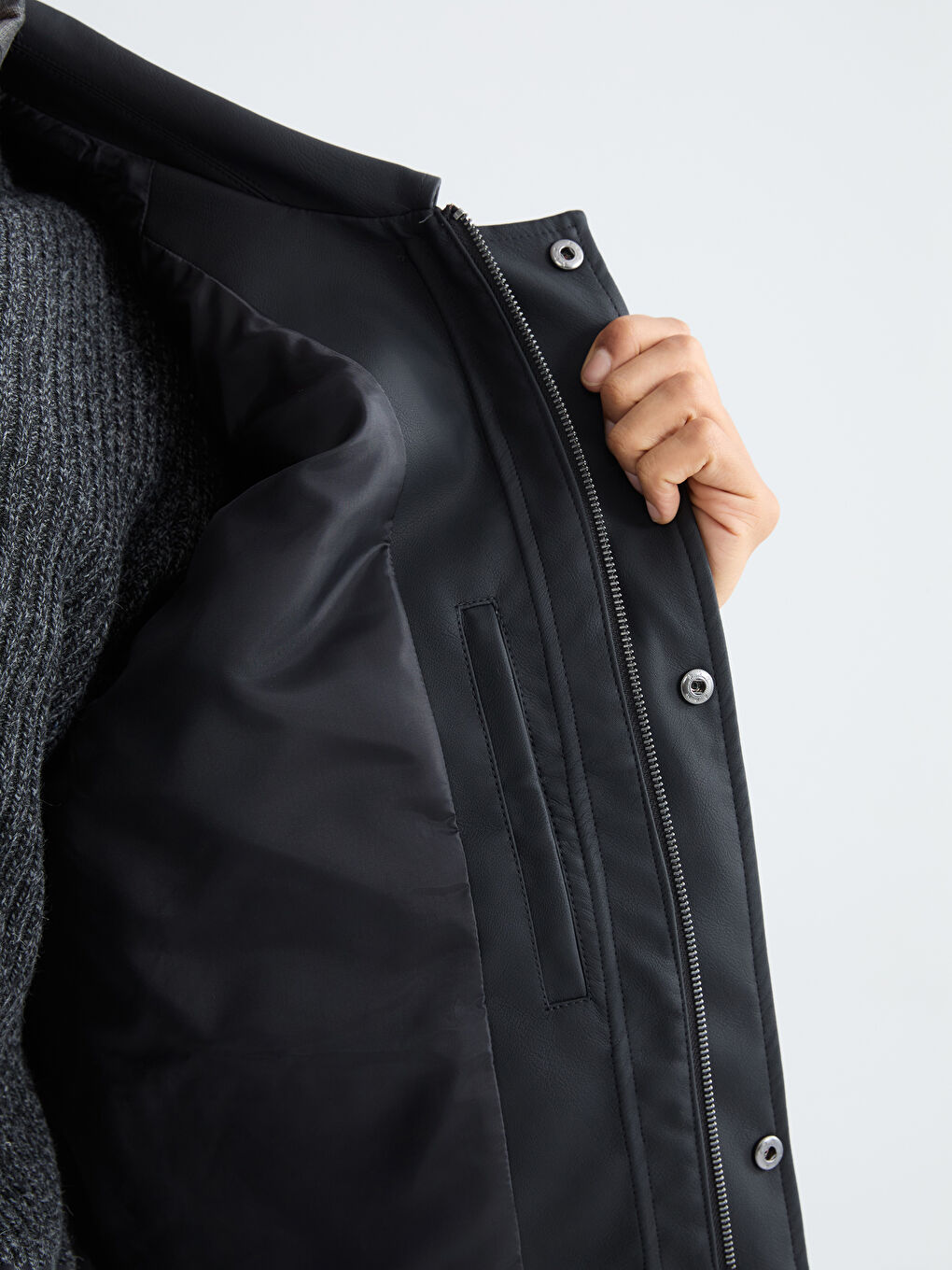 Siyah Standart Kalıp Erkek Deri Görünümlü Mont-3