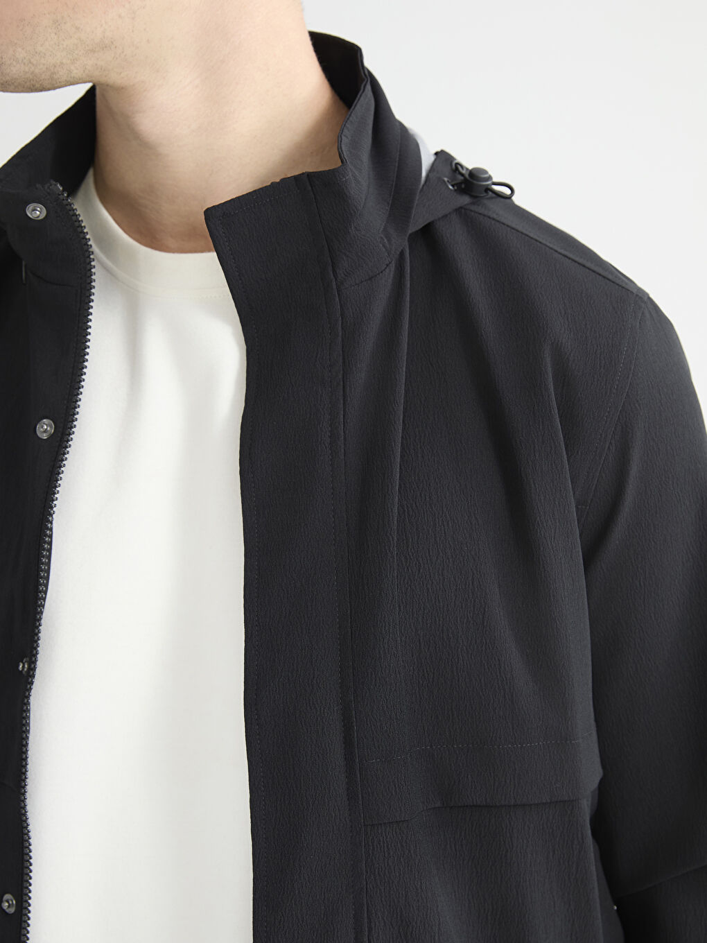 Siyah Standart Kalıp Kapüşonlu Erkek Mont-2