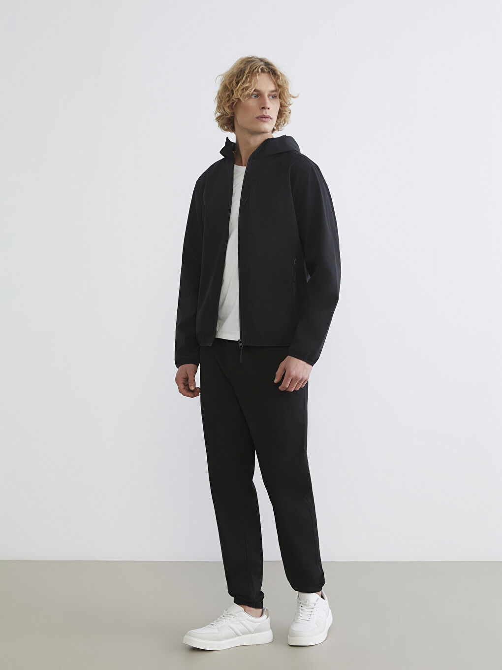 Siyah Standart Kalıp Kapüşonlu Erkek Mont-1