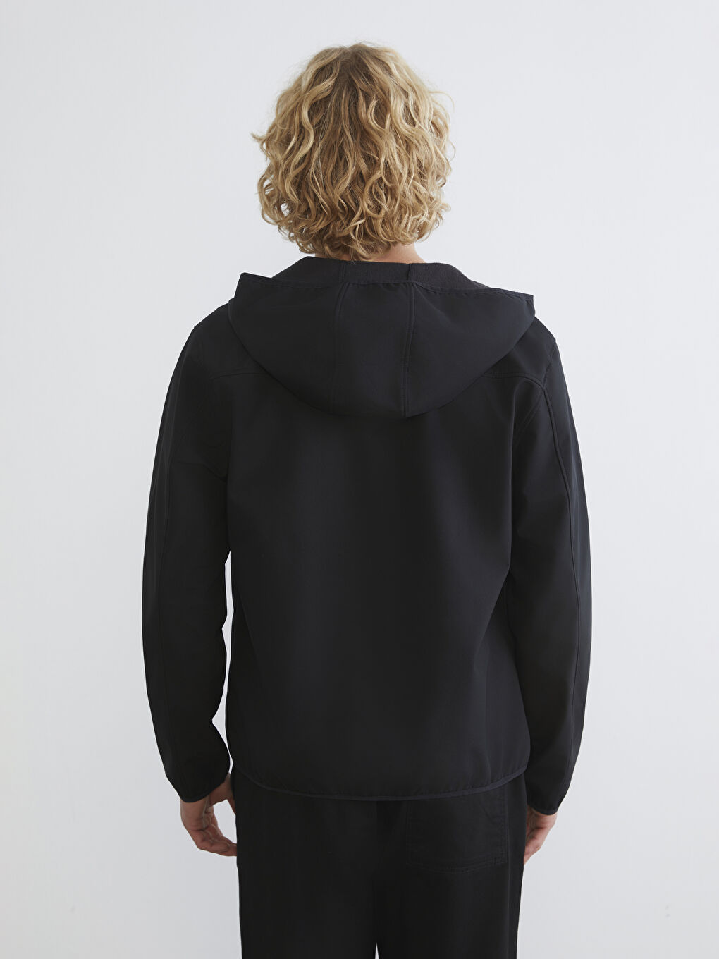 Siyah Standart Kalıp Kapüşonlu Erkek Mont-4