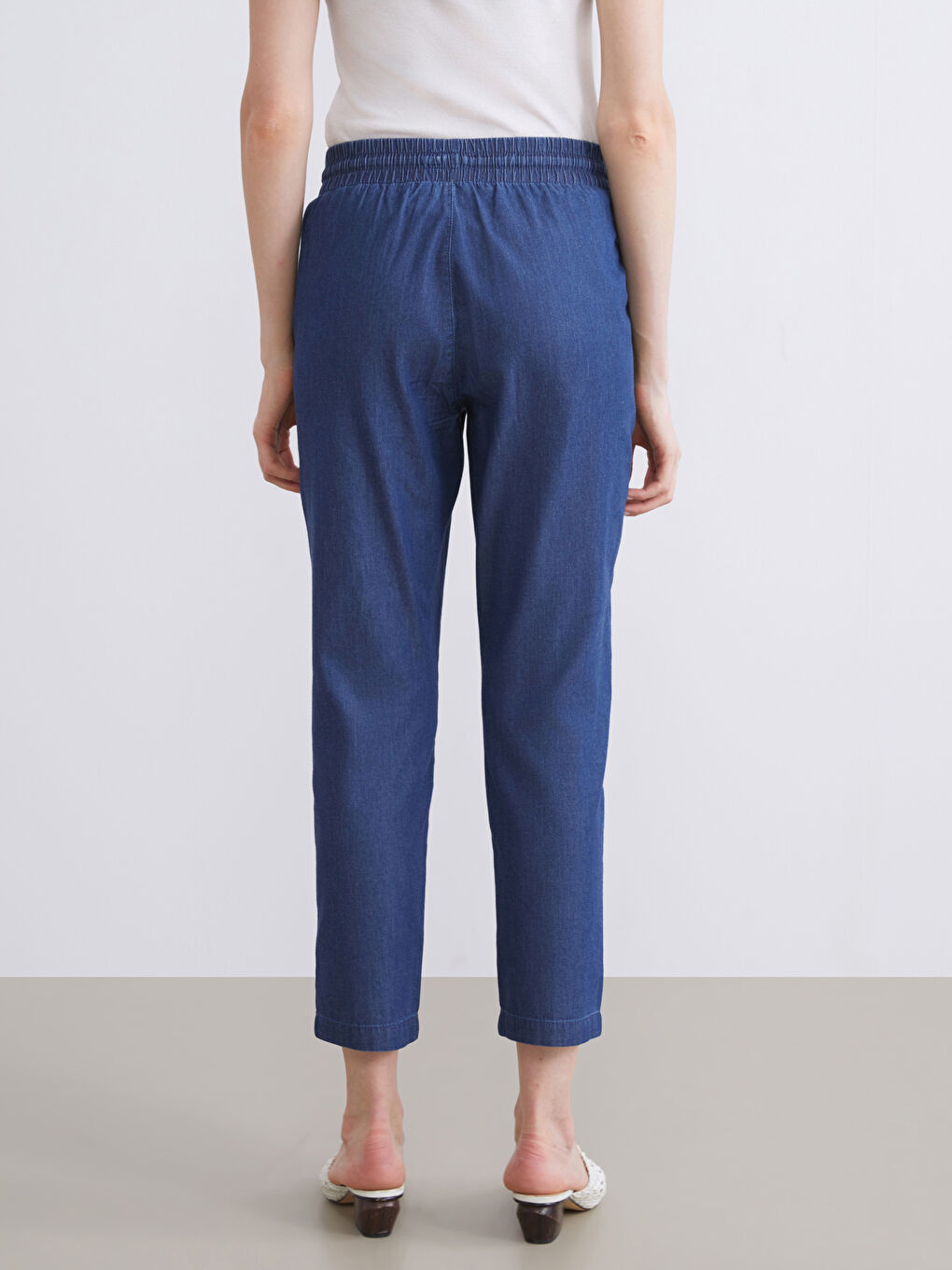 ქალი შავი ჯინსი-3