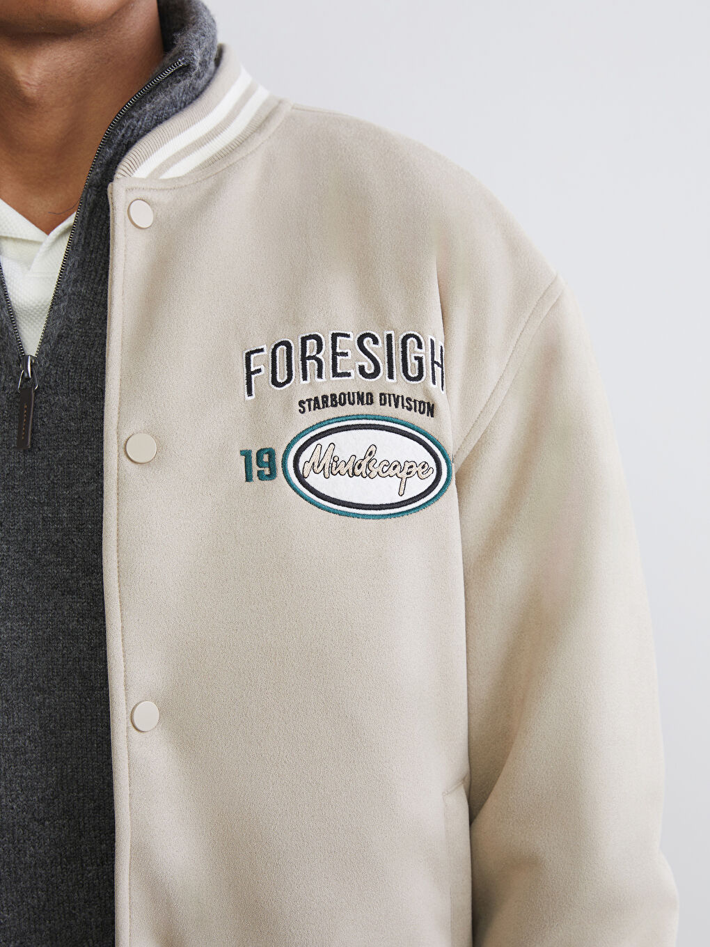 Мъж Бежово Палто-2