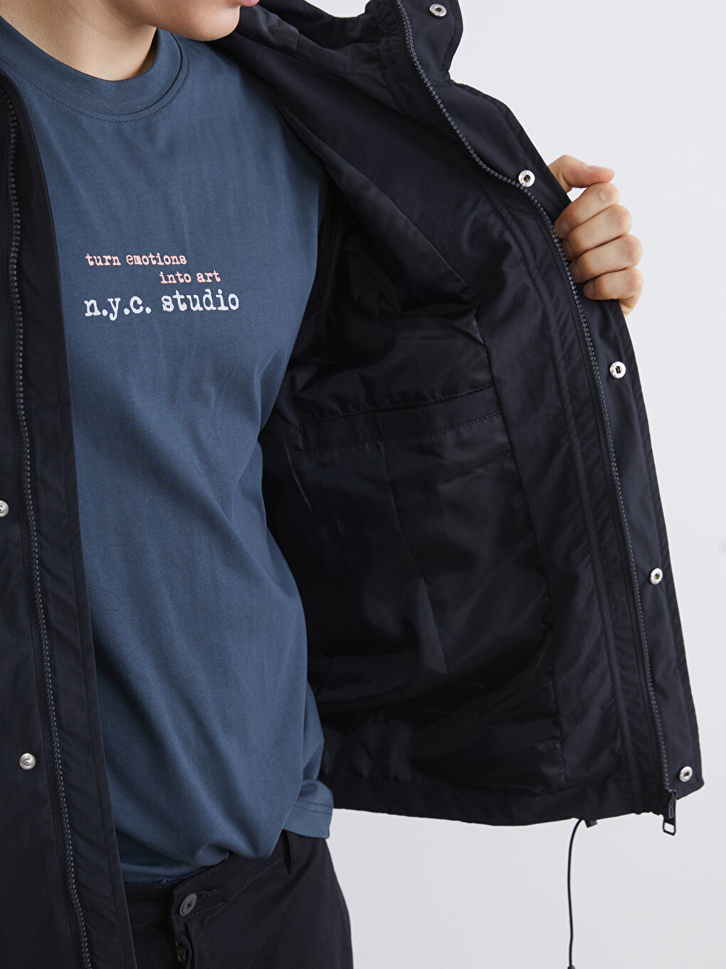 Siyah Standart Kalıp Kapüşonlu Erkek Yağmurluk-3