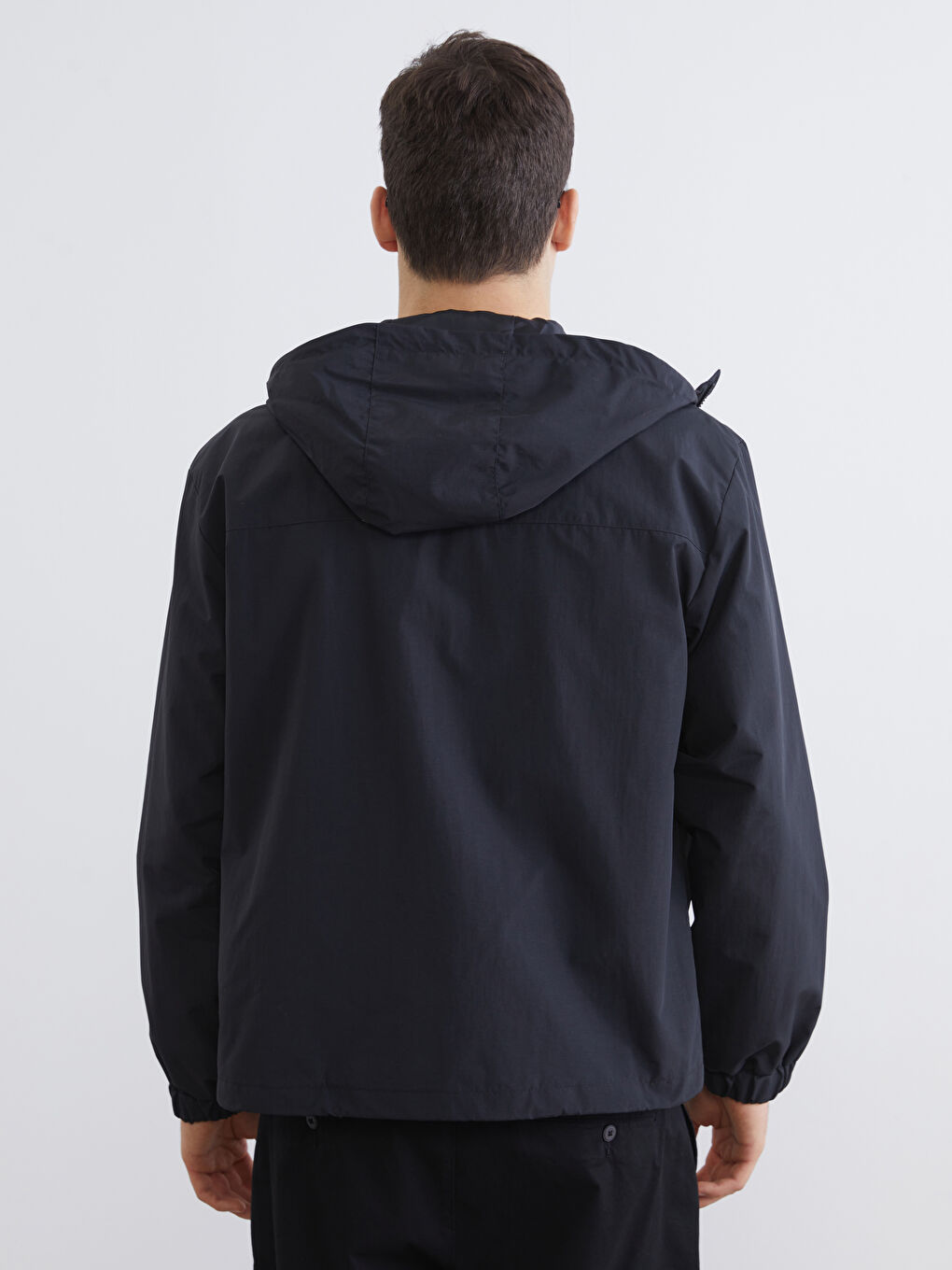 Siyah Standart Kalıp Kapüşonlu Erkek Yağmurluk-4