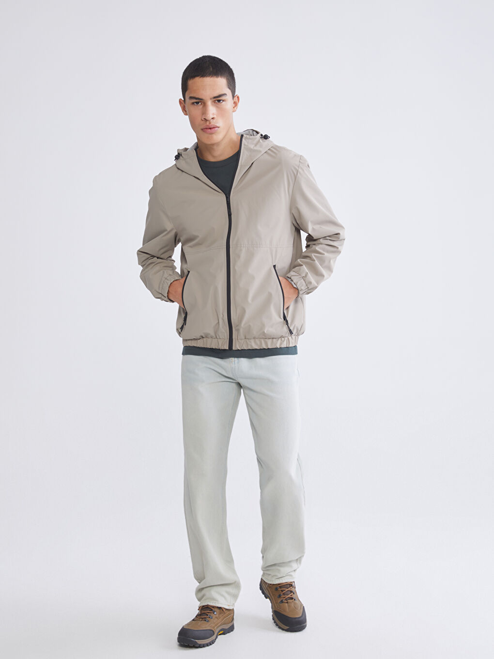 Bej Standart Kalıp Kapüşonlu Erkek Yağmurluk-1