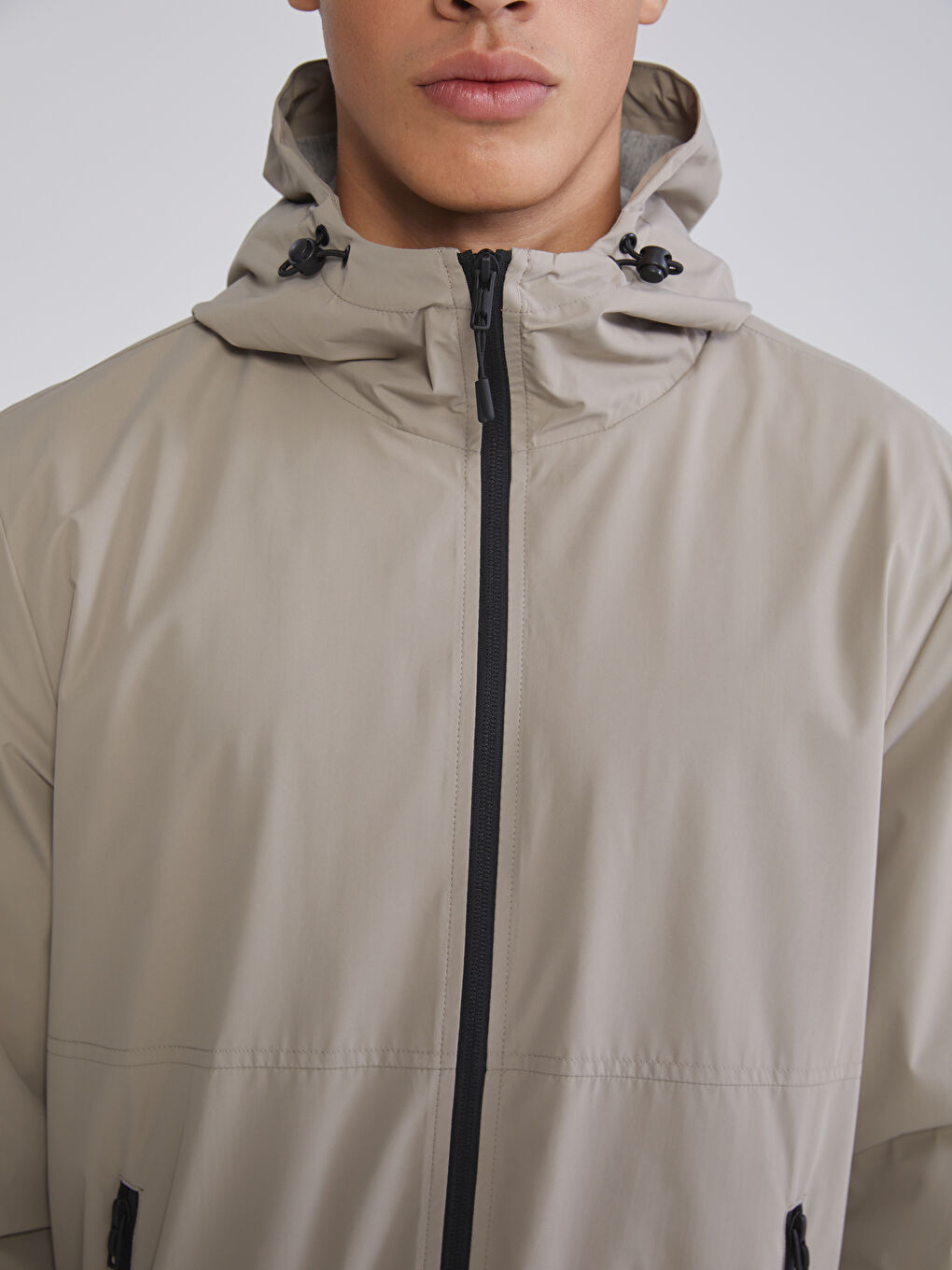 Bej Standart Kalıp Kapüşonlu Erkek Yağmurluk-2