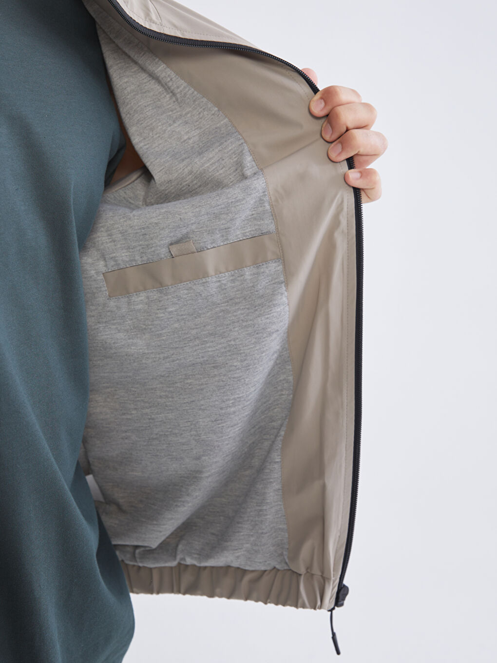 Bej Standart Kalıp Kapüşonlu Erkek Yağmurluk-3