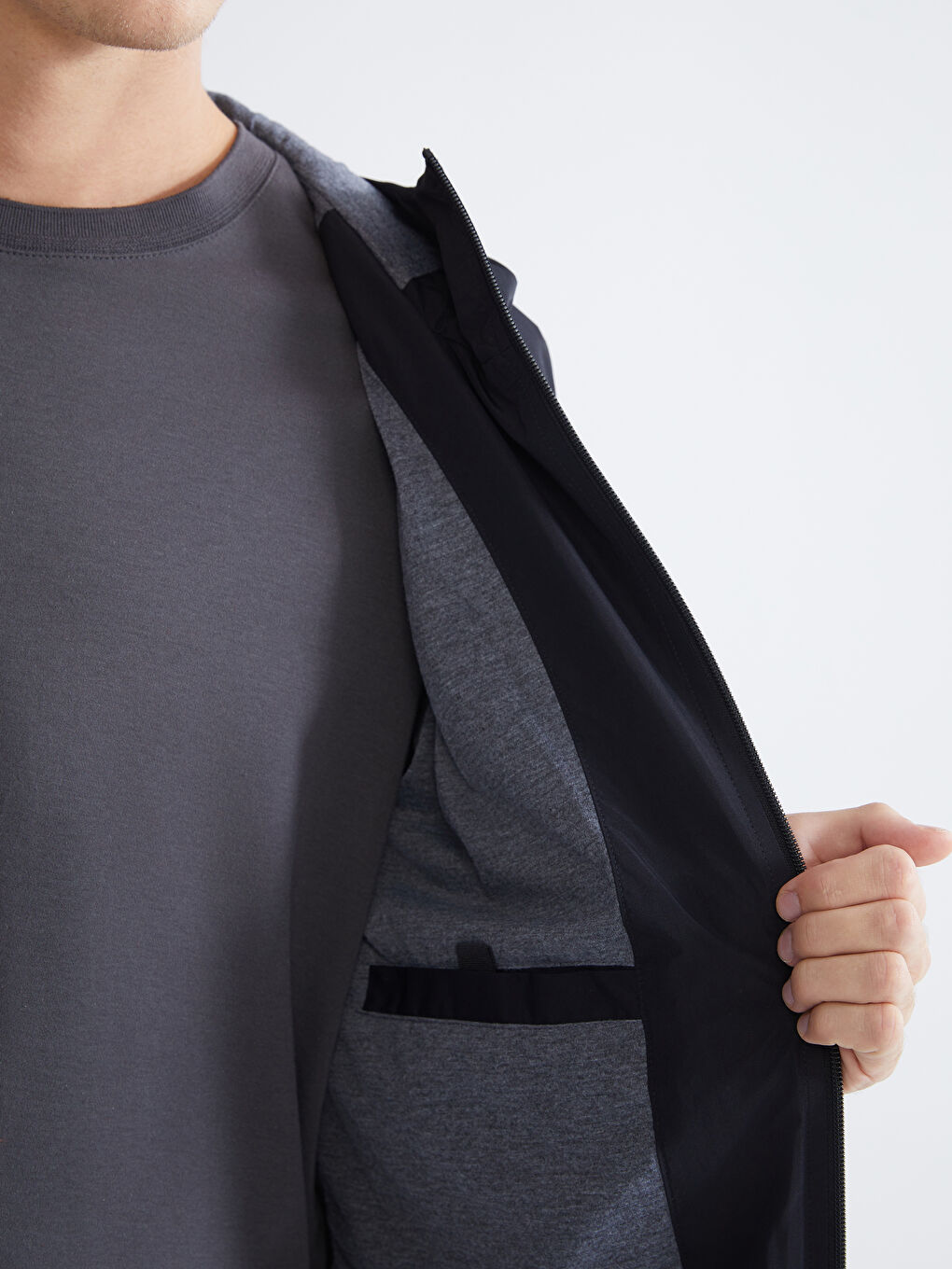 Siyah Standart Kalıp Kapüşonlu Erkek Yağmurluk-6