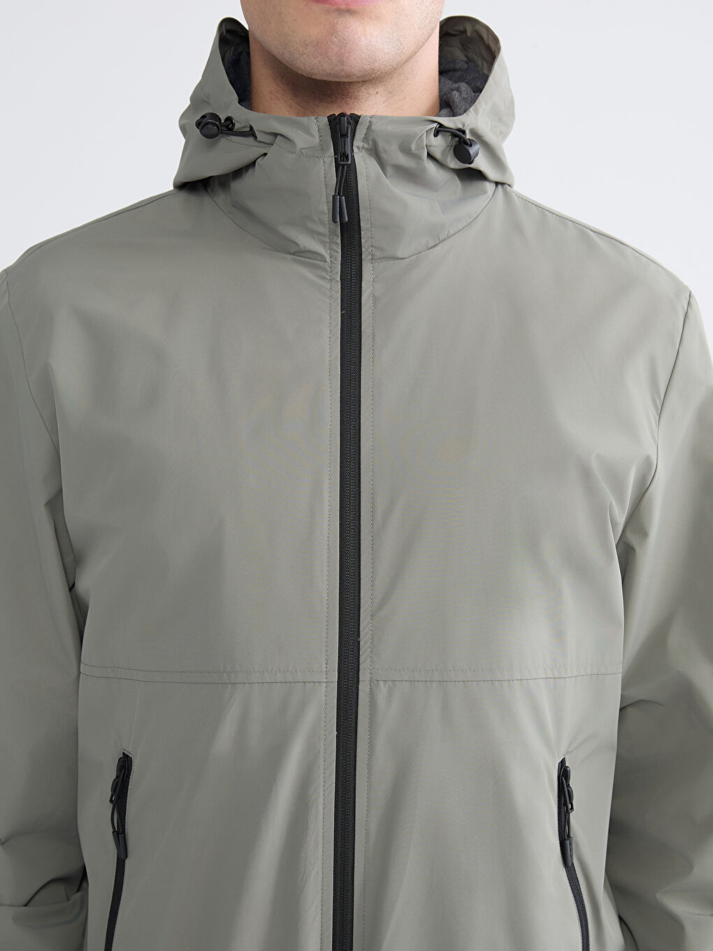 Haki Standart Kalıp Kapüşonlu Erkek Yağmurluk-4