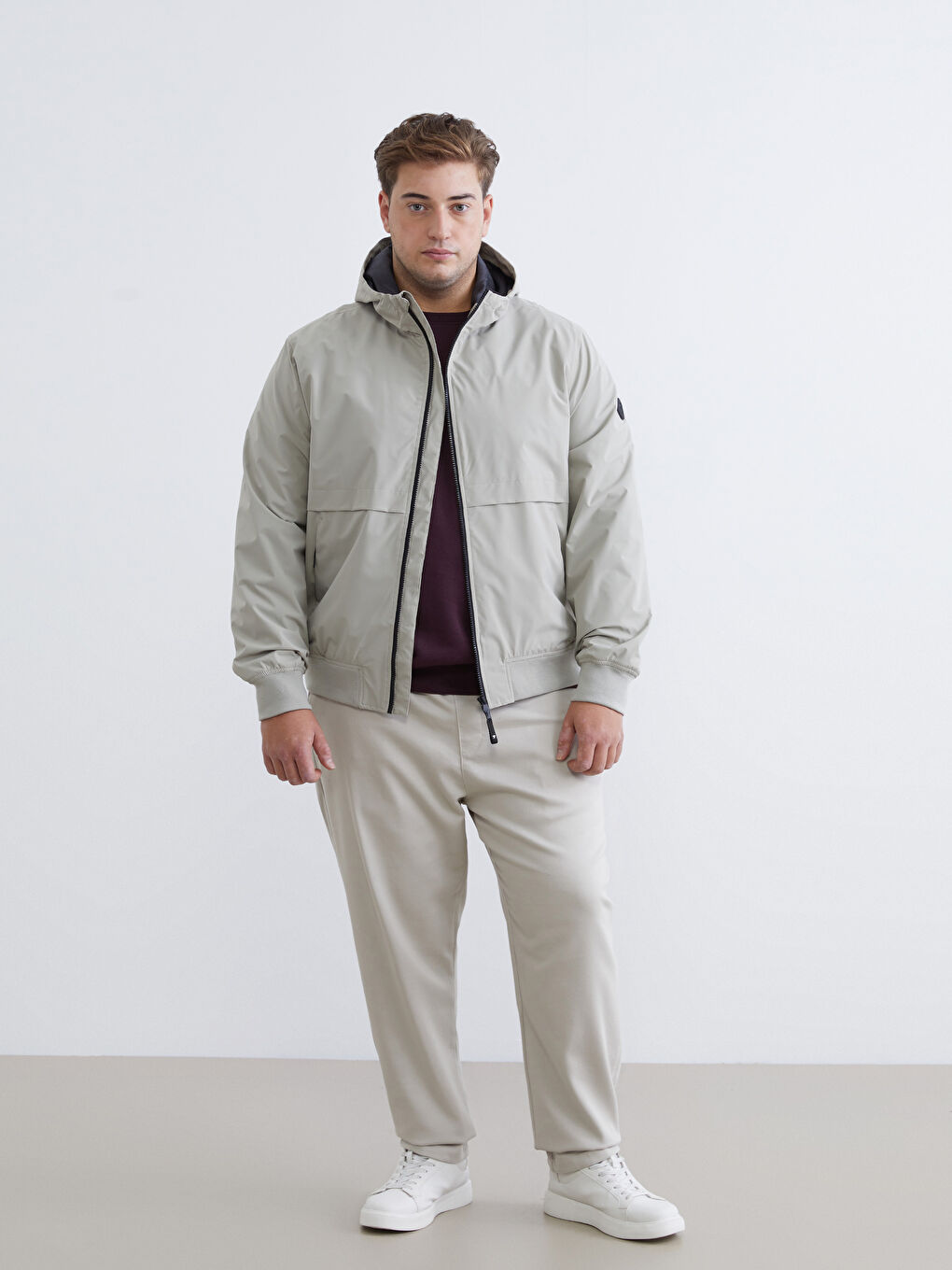 მამაკაცები რუხი საწვიმარი-1