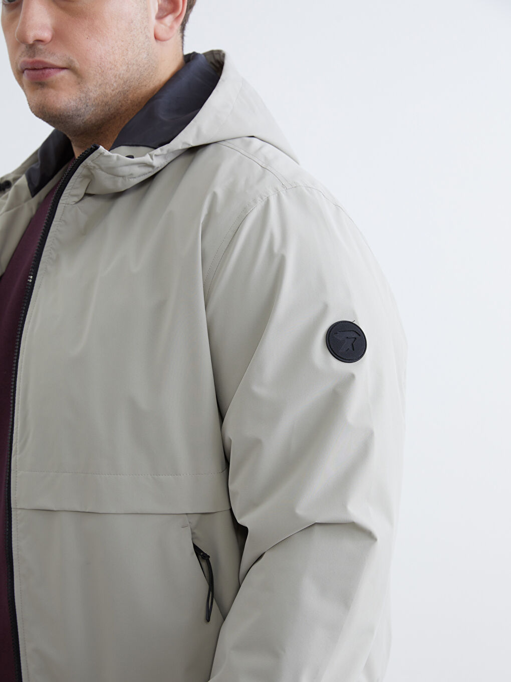 მამაკაცები რუხი საწვიმარი-2