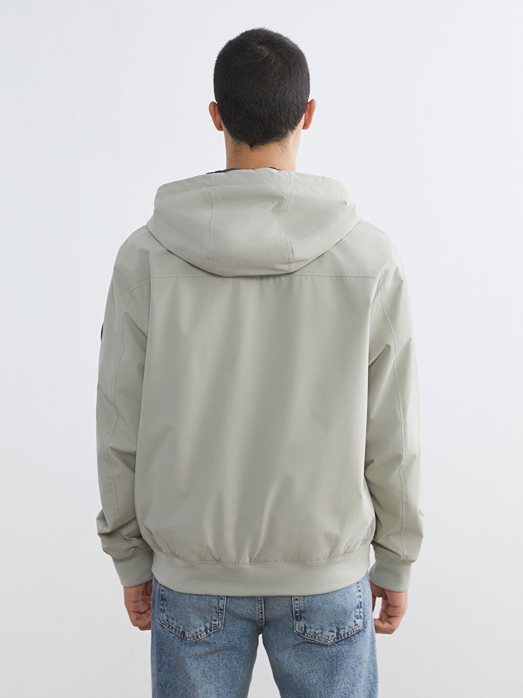 Gri Rahat Kalıp Kapüşonlu Erkek Yağmurluk-4